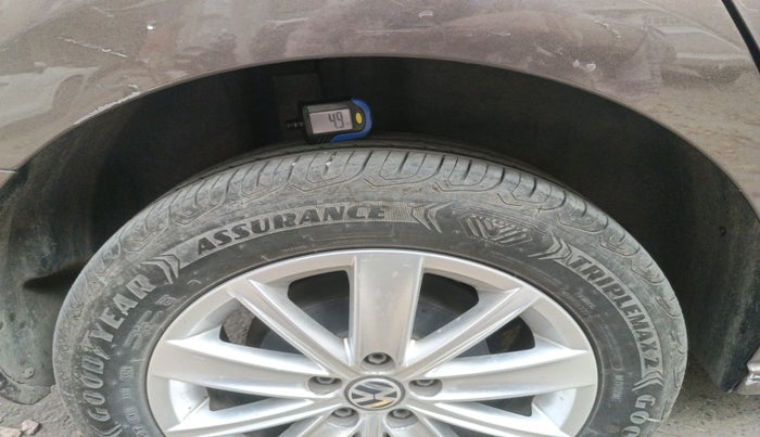 2016 Volkswagen Vento HIGHLINE PETROL AT, Petrol, Automatic, 49,147 km, tyre