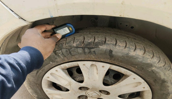 2013 Honda Brio S MT, Petrol, Manual, 72,972 km, tyre