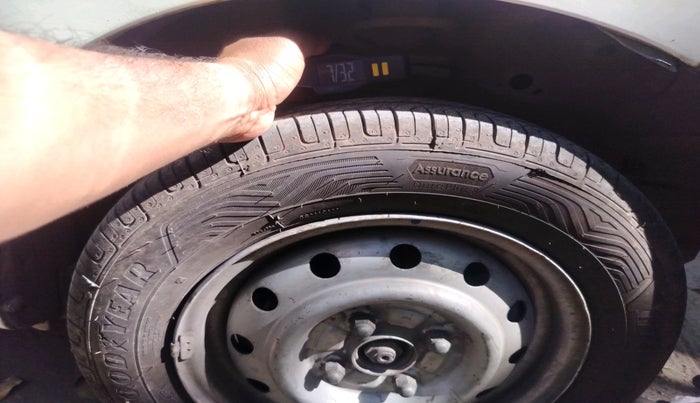 2011 Maruti Wagon R 1.0 LXI CNG, CNG, Manual, 1,13,539 km, tyre