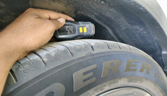 2023 Mahindra XUV700 AX 5 D MT 5 STR, Diesel, Manual, 39,693 km, tyre