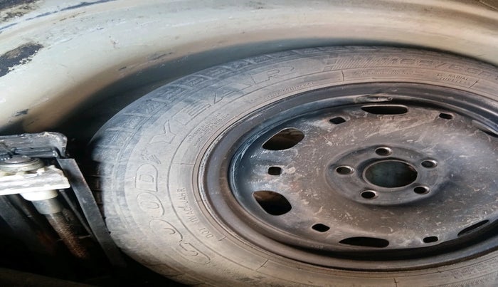 2012 Volkswagen Polo COMFORTLINE 1.2L, Diesel, Manual, 88,302 km, tyre