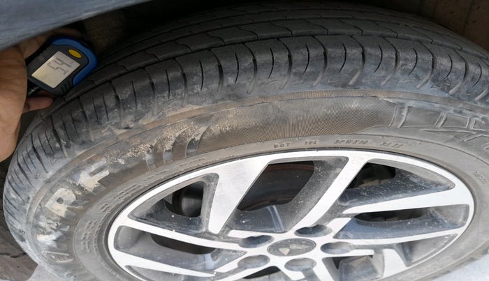 2022 Mahindra XUV300 W8 (O) 1.2 PETROL, Petrol, Manual, 29,560 km, tyre