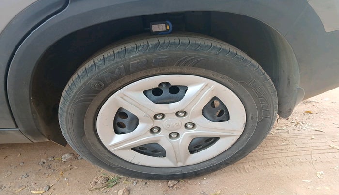 2020 KIA SELTOS HTE 1.5 DIESEL, Diesel, Manual, 1,01,056 km, tyre