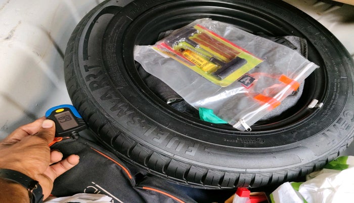 2020 Hyundai AURA SX 1.2 (O), Petrol, Manual, 32,632 km, tyre