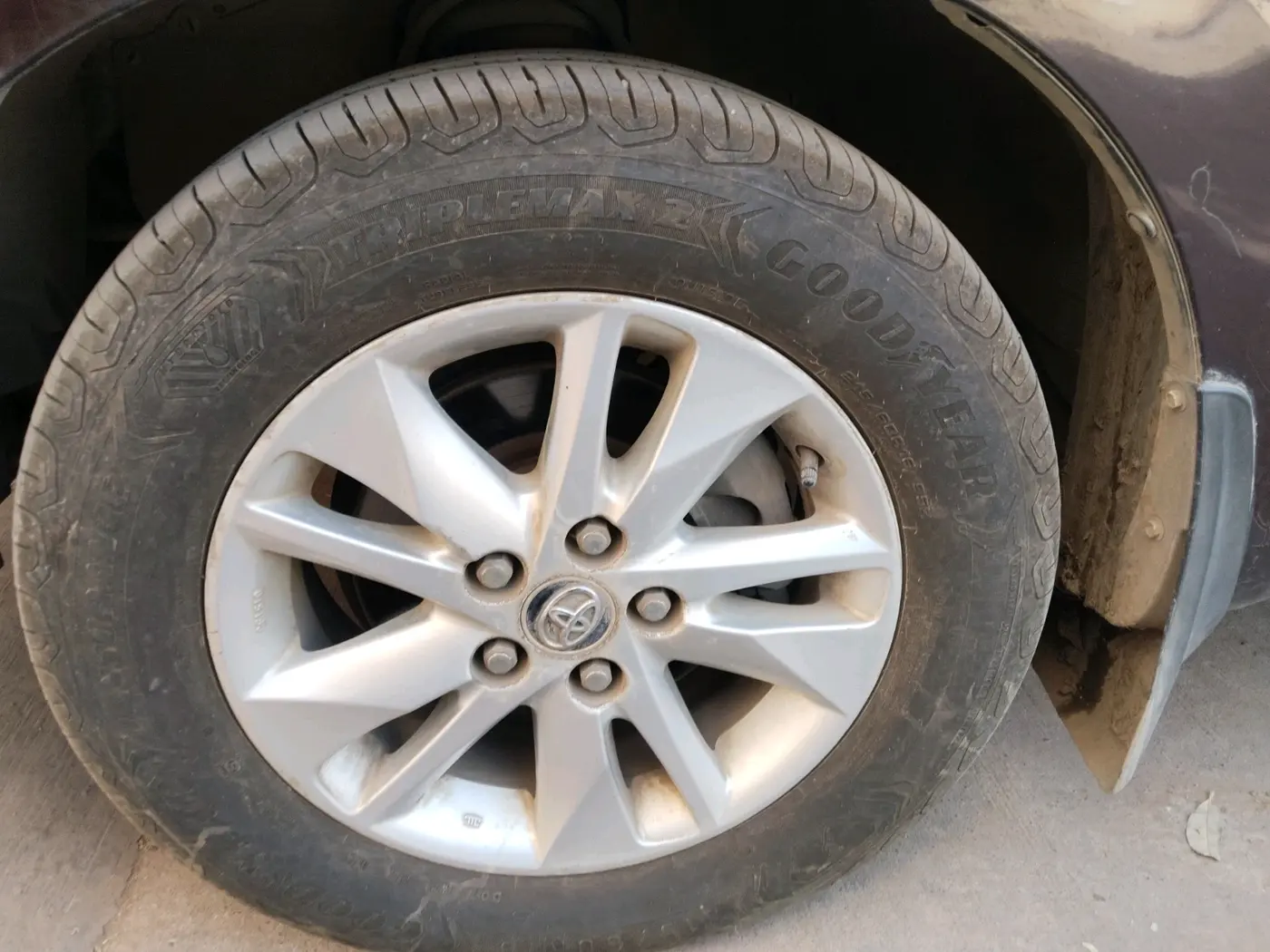 2018 Toyota Innova Crysta 2.8 GX AT 8 STR, Diesel, Automatic, 42,474 km, tyre