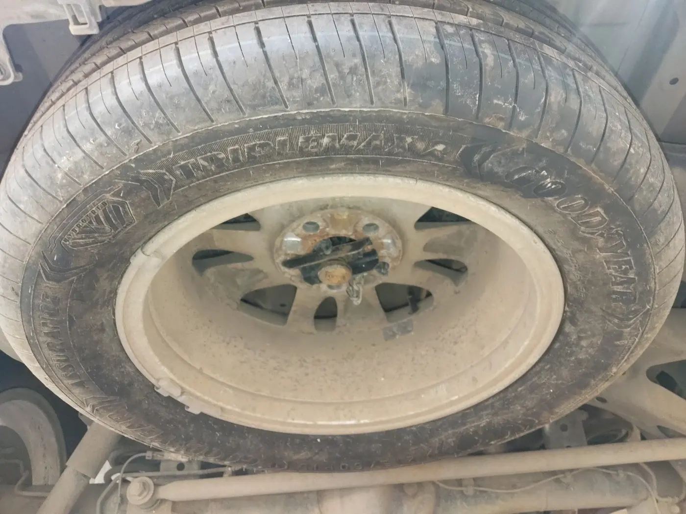 2018 Toyota Innova Crysta 2.8 GX AT 8 STR, Diesel, Automatic, 42,474 km, tyre