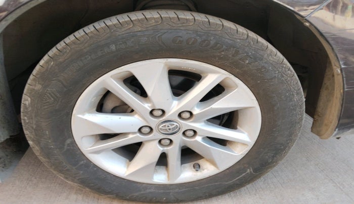 2018 Toyota Innova Crysta 2.8 GX AT 8 STR, Diesel, Automatic, 42,474 km, tyre