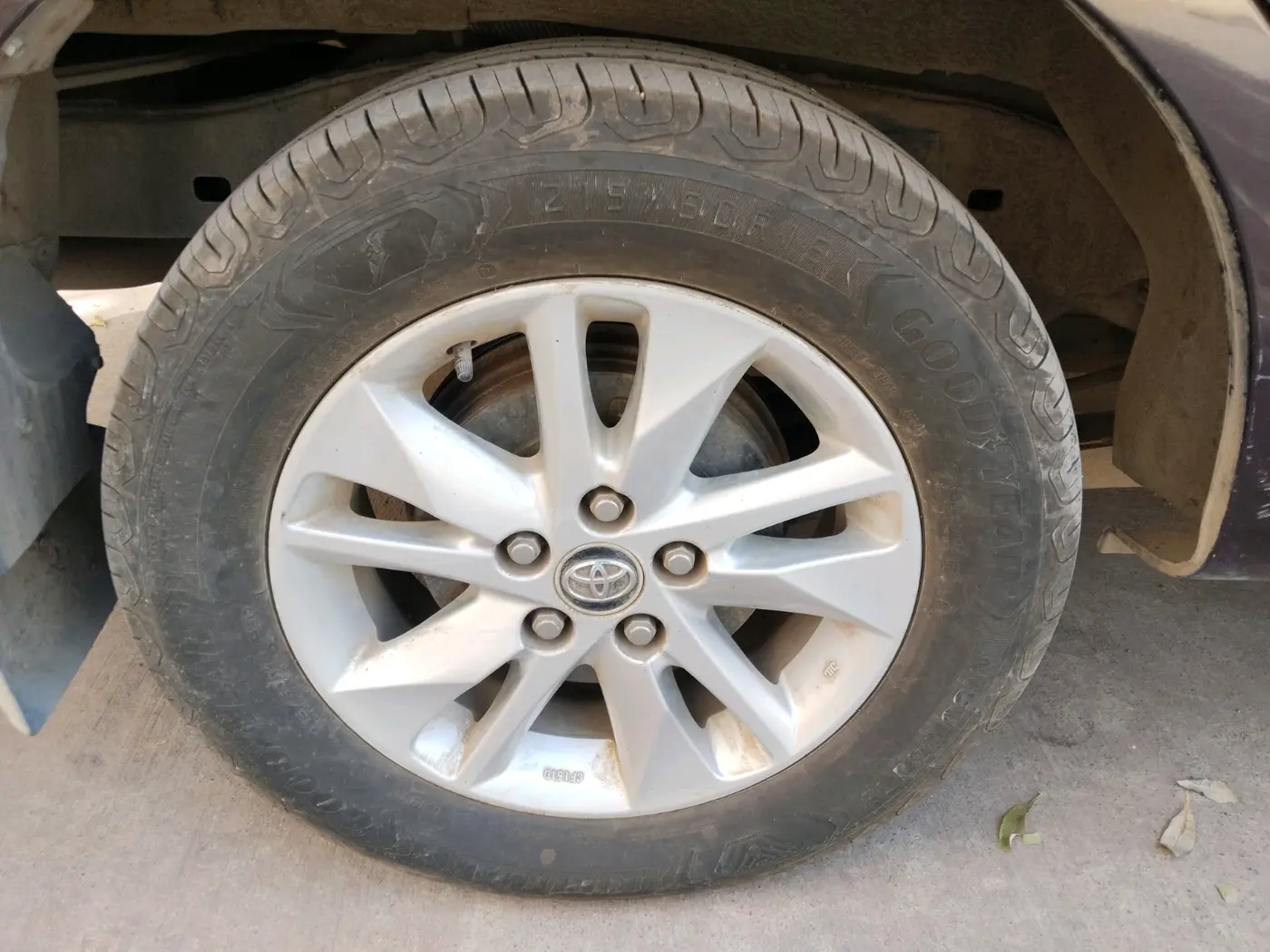 2018 Toyota Innova Crysta 2.8 GX AT 8 STR, Diesel, Automatic, 42,474 km, tyre