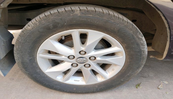 2018 Toyota Innova Crysta 2.8 GX AT 8 STR, Diesel, Automatic, 42,474 km, tyre