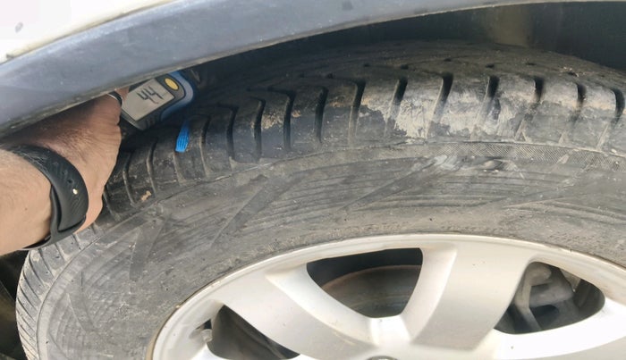 2006 Honda CRV 2.4L 2WD AT, Petrol, Automatic, 1,24,042 km, tyre