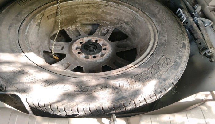 2006 Honda CRV 2.4L 2WD AT, Petrol, Automatic, 1,24,042 km, tyre