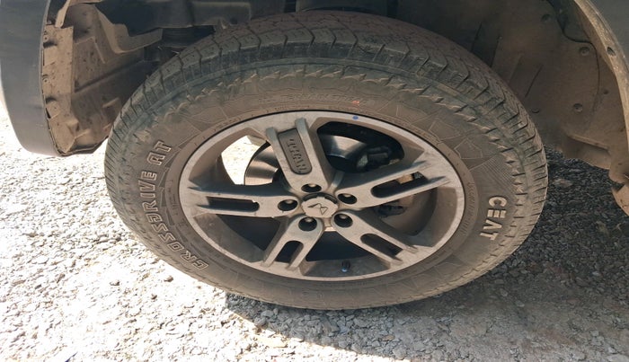 2023 Mahindra Thar LX HARD TOP 4WD MT, Diesel, Manual, 70,898 km, tyre