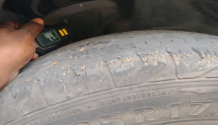 2014 Mahindra XUV500 W8, Diesel, Manual, 1,15,759 km, tyre