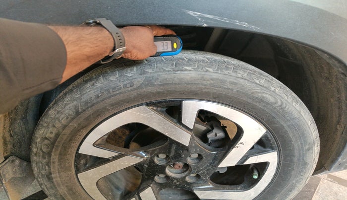 2021 Nissan MAGNITE XV PREMIUM TURBO CVT, Petrol, Automatic, 60,430 km, tyre