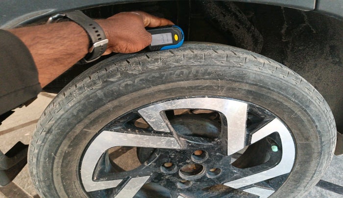 2021 Nissan MAGNITE XV PREMIUM TURBO CVT, Petrol, Automatic, 60,430 km, tyre