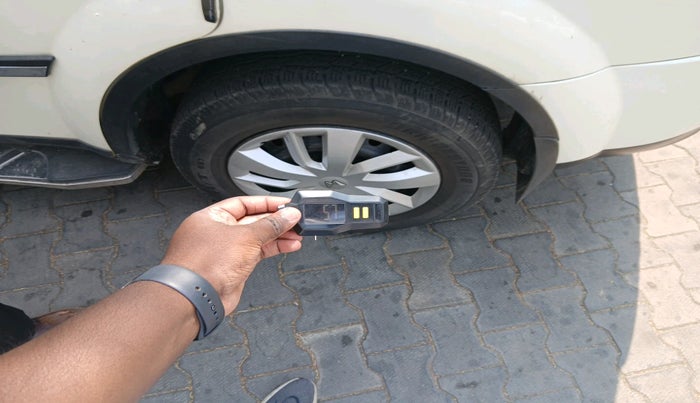 2016 Mahindra XUV500 W6 1.99, Diesel, Manual, 73,760 km, tyre