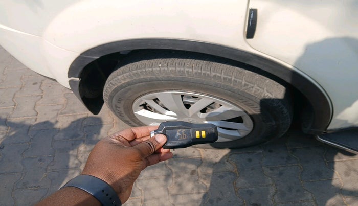 2016 Mahindra XUV500 W6 1.99, Diesel, Manual, 73,760 km, tyre