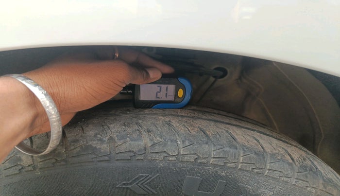 2023 Maruti Swift VXI CNG, CNG, Manual, 75,975 km, tyre