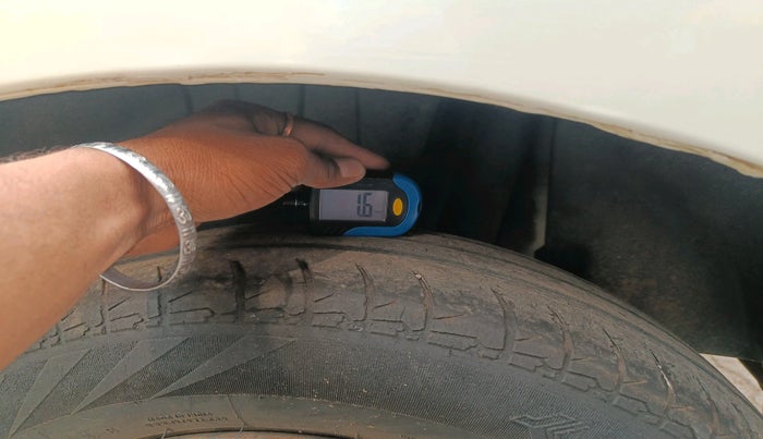 2023 Maruti Swift VXI CNG, CNG, Manual, 75,975 km, tyre