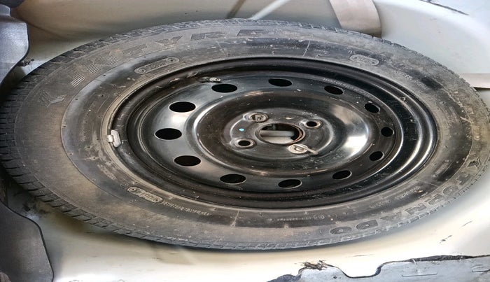 2014 Maruti Swift Dzire VXI, Petrol, Manual, 1,18,736 km, tyre