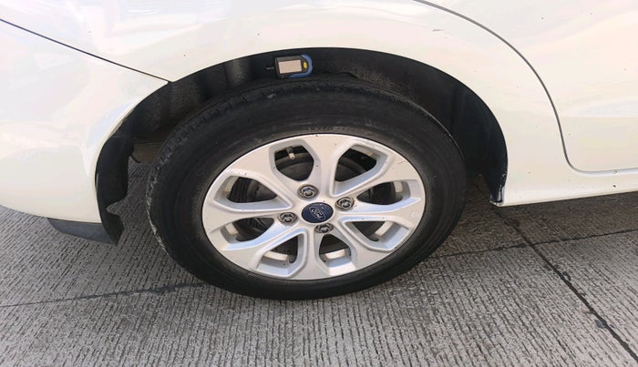 2015 Ford Figo Aspire TITANIUM 1.2 PETROL, Petrol, Manual, 92,625 km, tyre