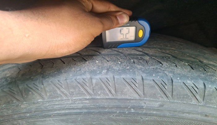 2023 Mahindra XUV700 AX 7 LUXURY D MT 7 STR, Diesel, Manual, 81,147 km, tyre