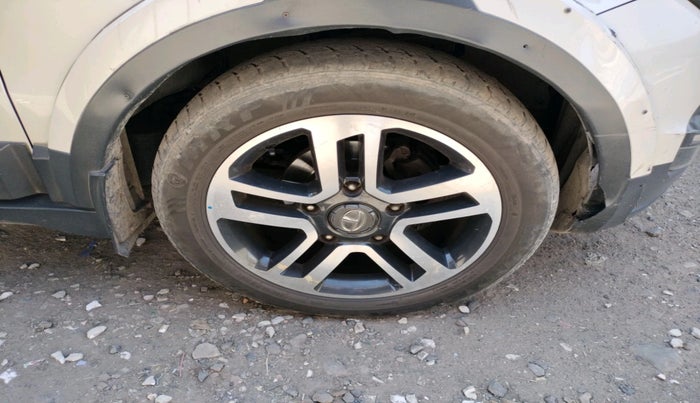 2018 Tata Hexa XTA 4X2 7 STR, Diesel, Automatic, 1,07,299 km, tyre