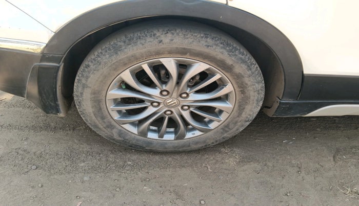 2017 Maruti S Cross ALPHA 1.6, Diesel, Manual, 1,62,445 km, tyre