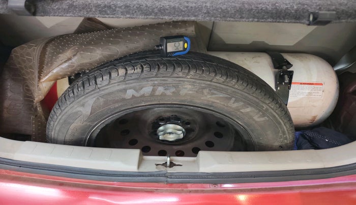 2017 Maruti Celerio VXI CNG, CNG, Manual, 92,659 km, tyre