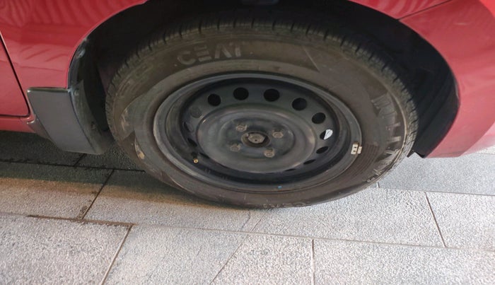 2017 Maruti Celerio VXI CNG, CNG, Manual, 92,659 km, tyre