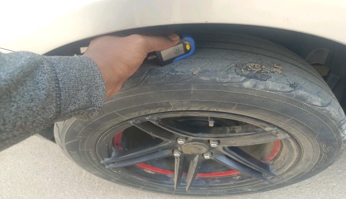 2016 Maruti Swift ZXI, Petrol, Manual, 81,441 km, tyre