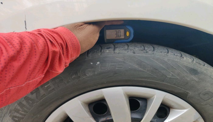 2014 Hyundai i10 SPORTZ 1.1 LPG, Petrol, Manual, 71,348 km, tyre