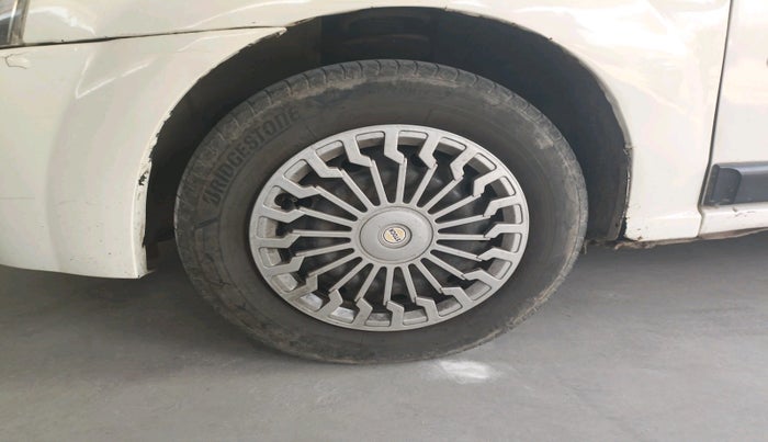 2015 Mahindra Verito 1.5 D4, Diesel, Manual, 1,52,945 km, tyre