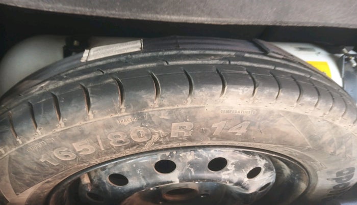 2023 Maruti Swift VXI CNG, CNG, Manual, 88,453 km, tyre