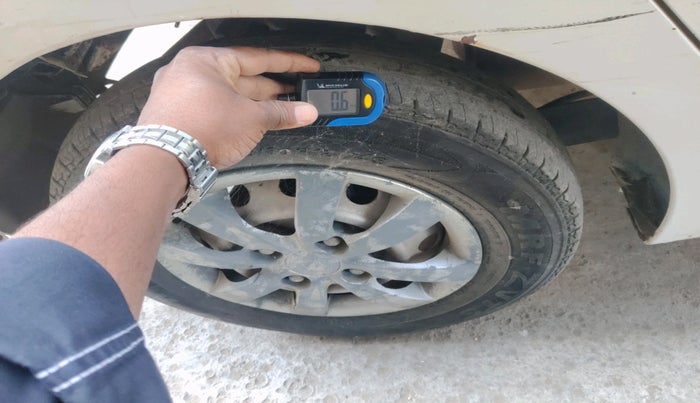 2011 Hyundai Eon ERA, CNG, Manual, 61,858 km, tyre