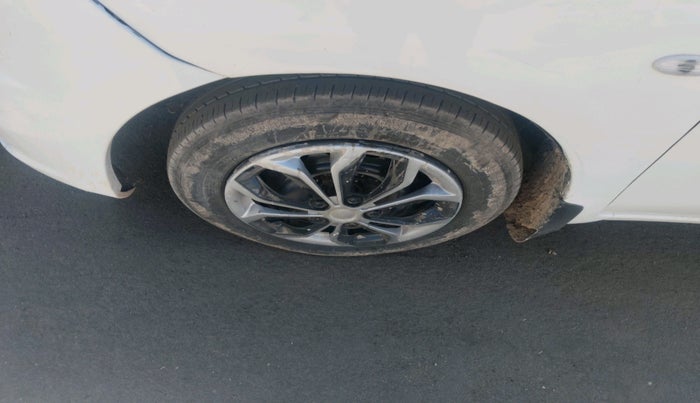 2011 Nissan Micra XV DIESEL, Diesel, Manual, 1,38,519 km, tyre