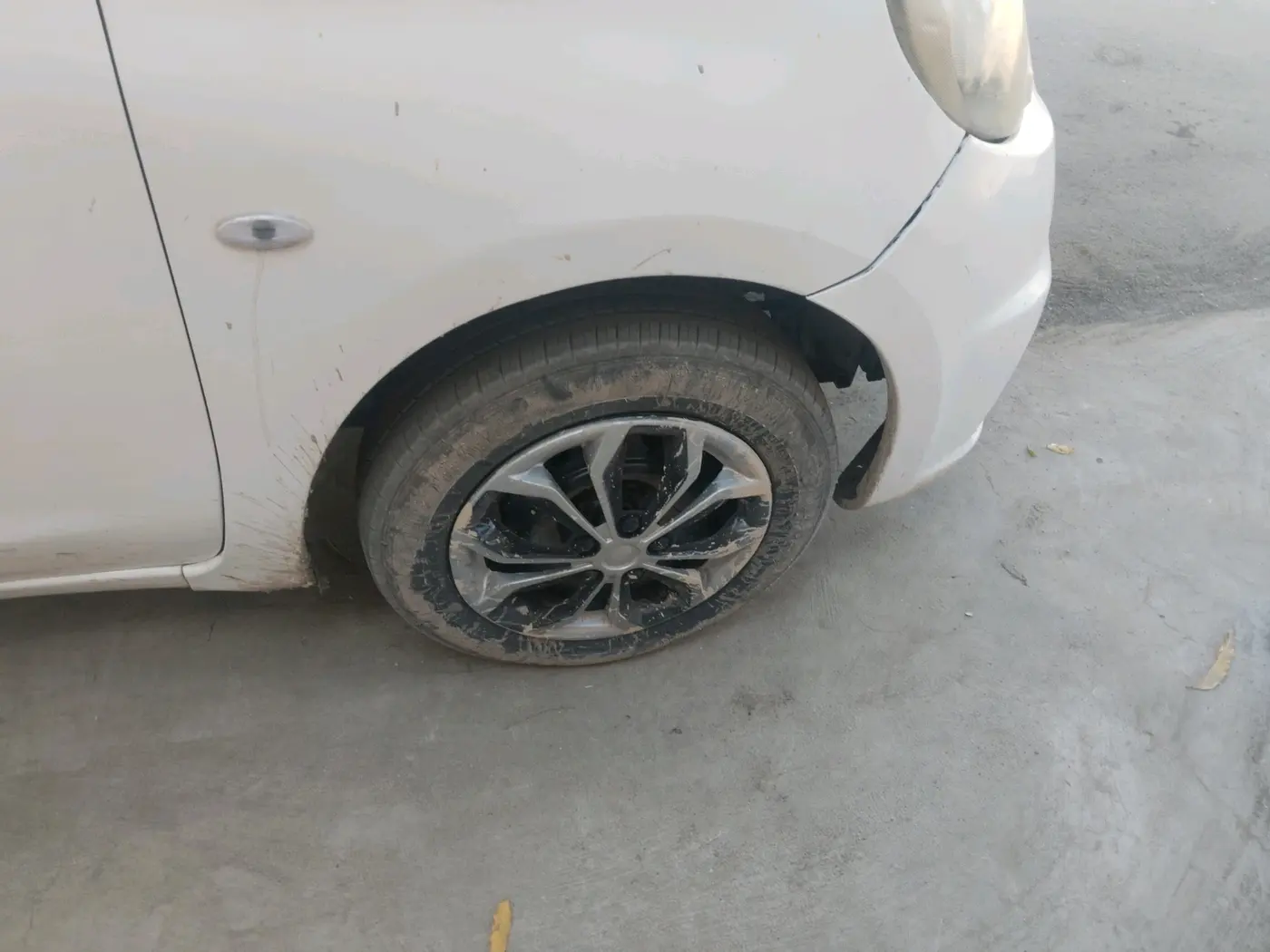 2011 Nissan Micra XV DIESEL, Diesel, Manual, 1,38,519 km, tyre