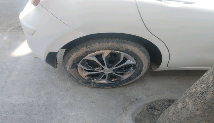 2011 Nissan Micra XV DIESEL, Diesel, Manual, 1,38,519 km, tyre