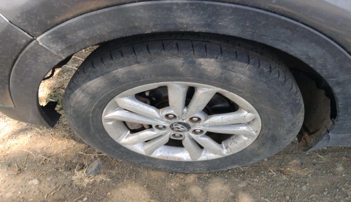 2015 Hyundai Creta SX 1.6 DIESEL, Diesel, Manual, 1,71,620 km, tyre