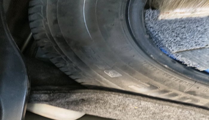 2017 Hyundai Elite i20 ASTA 1.4 CRDI (O), Diesel, Manual, 3,45,624 km, tyre