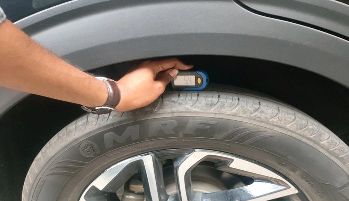 2023 KIA CARENS PRESTIGE PLUS 1.5 PETROL IMT 7 STR, Petrol, Manual, 14,679 km, tyre