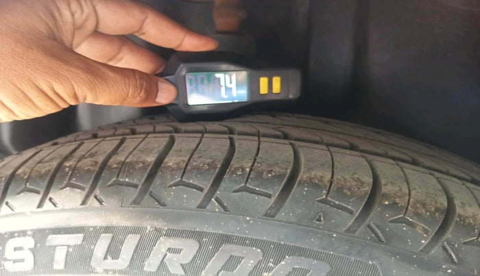 2013 Volkswagen Polo HIGHLINE1.2L, Petrol, Manual, 53,663 km, tyre