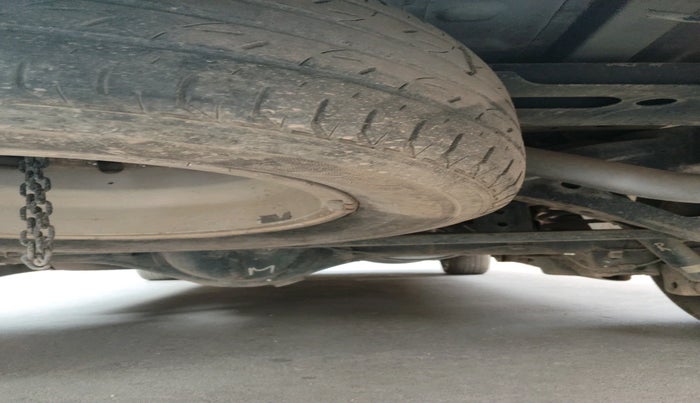 2011 Toyota Innova V 2.5 7 STR, Diesel, Manual, 1,38,210 km, tyre