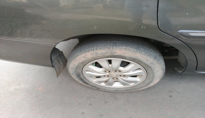 2011 Toyota Innova V 2.5 7 STR, Diesel, Manual, 1,38,210 km, tyre