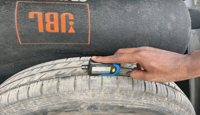 2019 Maruti Swift LXI, CNG, Manual, 67,405 km, tyre