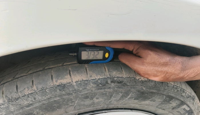 2019 Maruti Swift LXI, CNG, Manual, 67,405 km, tyre