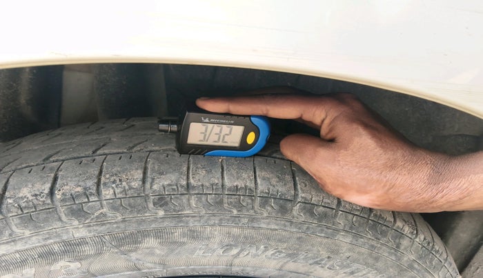 2019 Maruti Swift LXI, CNG, Manual, 67,405 km, tyre