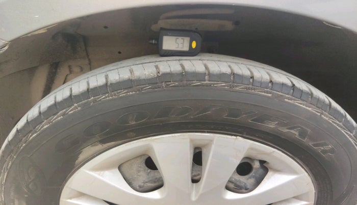 2015 Maruti Swift Dzire VXI, Petrol, Manual, 72,707 km, tyre