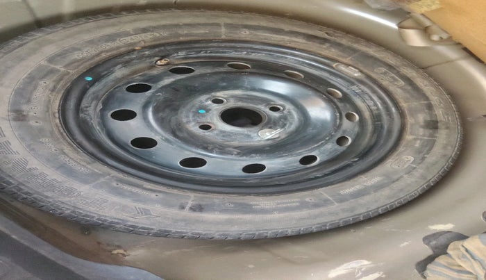 2015 Maruti Swift Dzire VXI, Petrol, Manual, 72,707 km, tyre