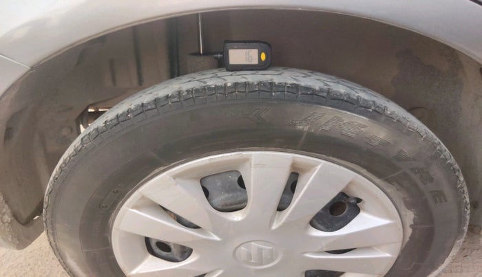 2015 Maruti Swift Dzire VXI, Petrol, Manual, 72,707 km, tyre